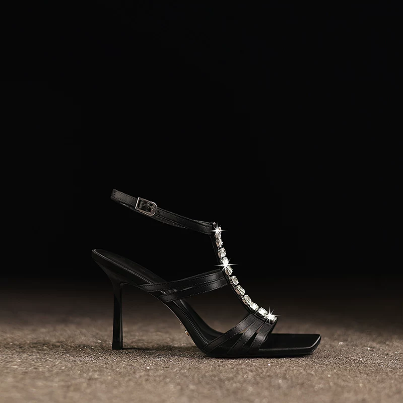 صنادل نسائية بكعب عالٍ ورقبة م - مراجعة Water Shoes وسعره